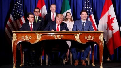 La firma del T-MEC, el nuevo acuerdo comercial entre Estados Unidos, México y Canadá, antes del inicio de la cumbre del G-20 en 2018 (REUTERS/Kevin Lamarque)