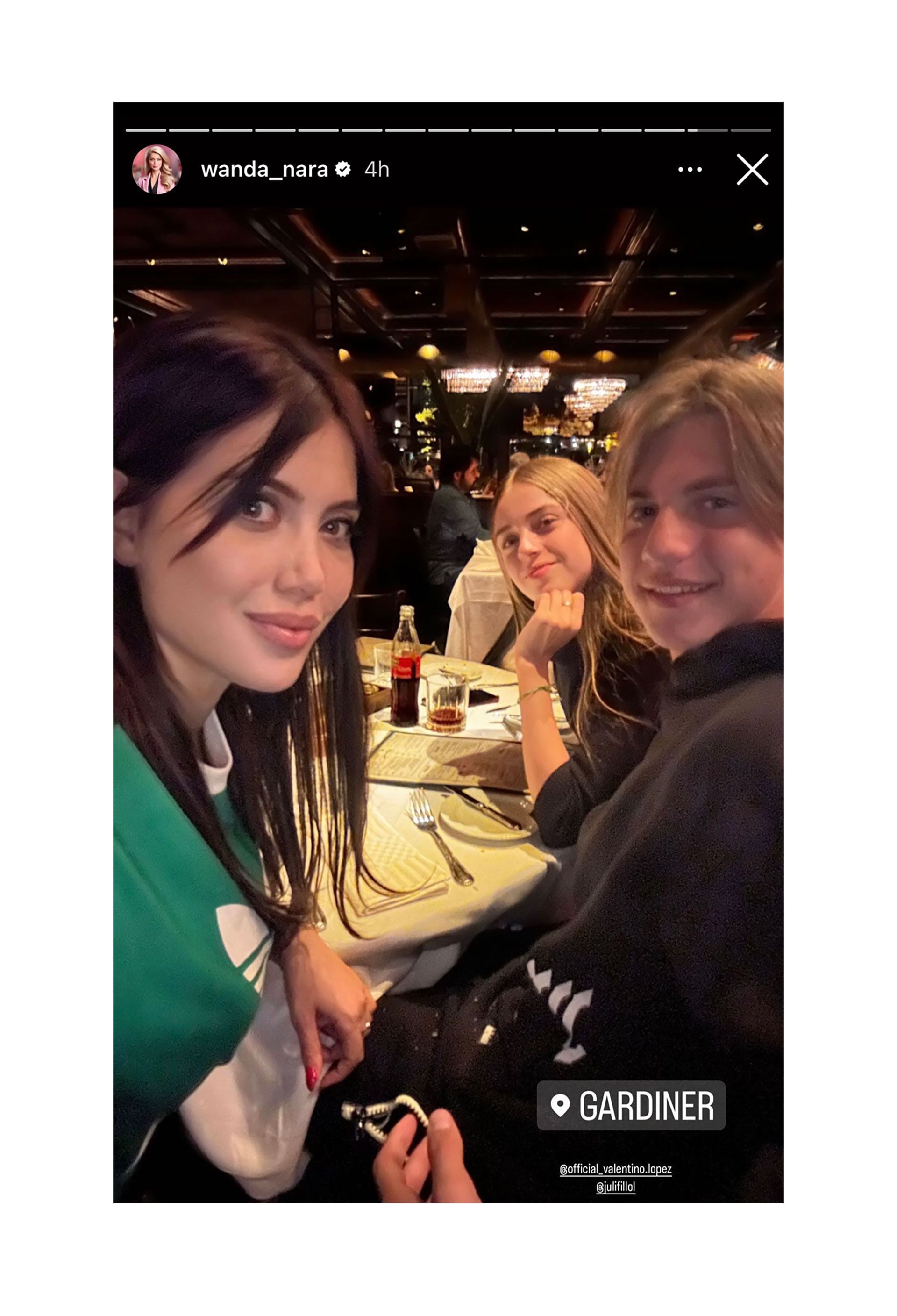 Wanda cenando en Buenos Aires con Valentino y Julieta (Instagram)