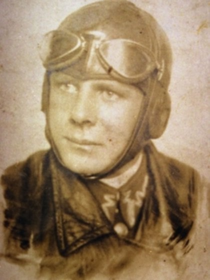 Sargento de Vuelo León Switon, piloto de la Royal Air Force. Recientemente Polonia rindió homenajes a sus héroes realizando un film sobre los pilotos del Escuadrón 303 en la Batalla de Inglaterra, unidad en la que él integró durante ese mismo período de guerra (Peter Sikora)