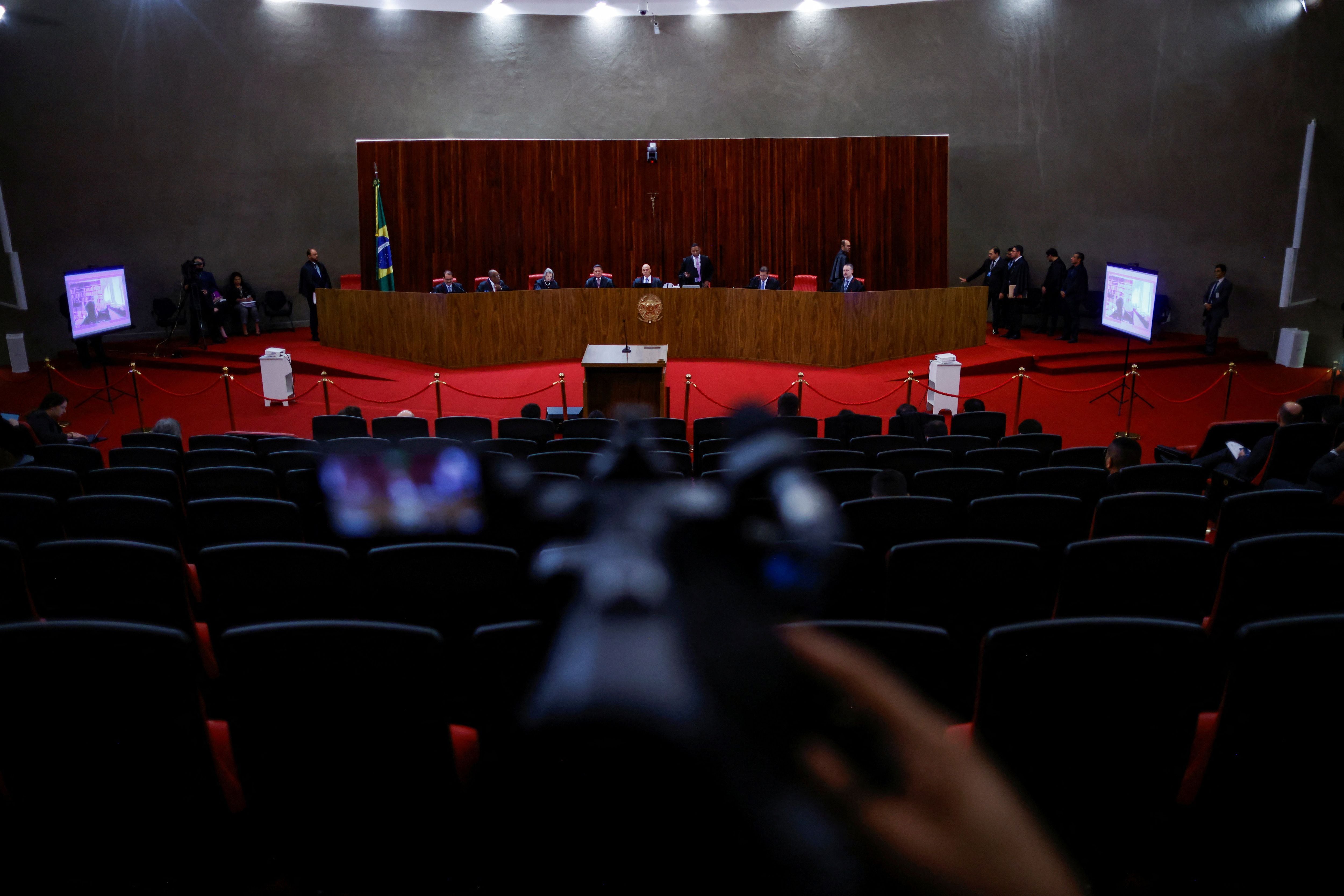 El TSE determinó por cinco votos contra dos declarar inelegible a Bolsonaro por abuso de poder. (REUTERS/Adriano Machado)