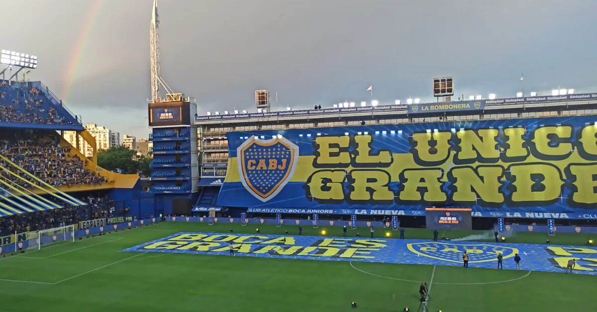 Il Boca Juniors festeggia il Fans’ Day: trofei, fuochi d’artificio e il Mondiale di Argentina scesi sulla Bombonera