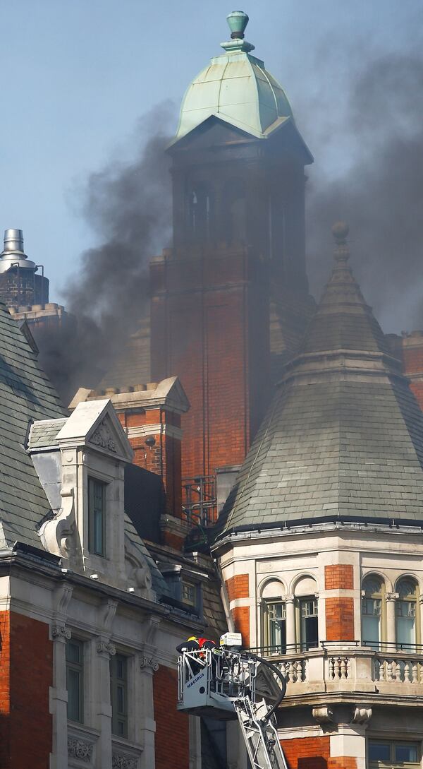 El incendio se produjo en el lujoso Hotel Mandarin Oriental, en el centro de Londres (Reuters)
