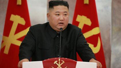 FOTO DE ARCHIVO: El líder norcoreano Kim Jong Un en un evento en el 67 aniversario del "Día de la Victoria en la Gran Guerra de Liberación de la Patria", que marca la firma del armisticio de la Guerra de Corea, en esta foto sin fecha publicada el 27 de julio de 2020 por la Agencia Central de Noticias de Corea del Norte (KCNA) en Pyongyang. KCNA via REUTERS