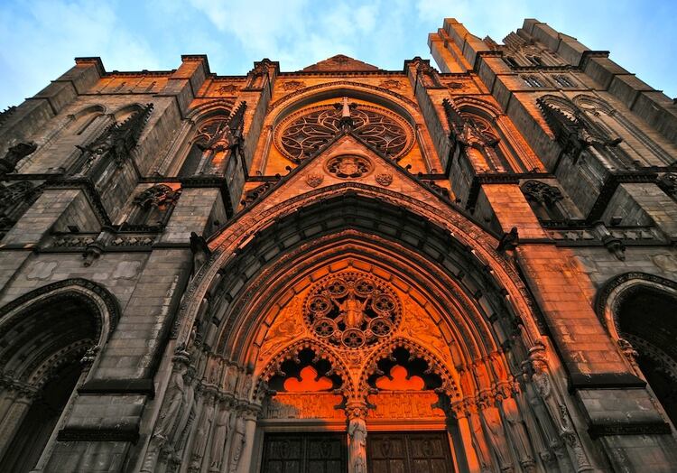 Una imponente catedral de Nueva York será usada como hospital de ...
