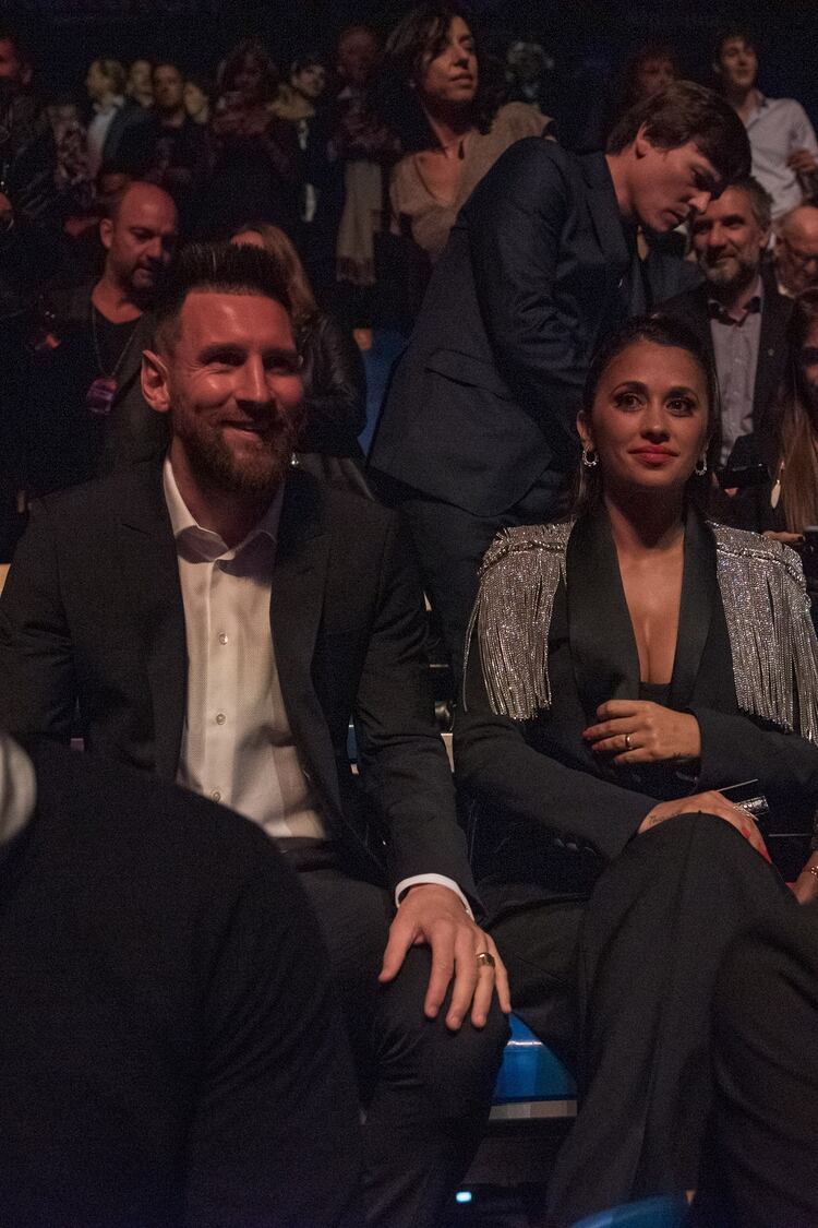 Lionel Messi y Antonela Roccuzzo viendo la primera función del nuevo show del Cirque du Soleil (Foto: Nancy Martinez)