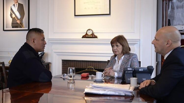 Chocobar visitó días atrás a Patricia Bullrich junto a su abogado Fernando Soto