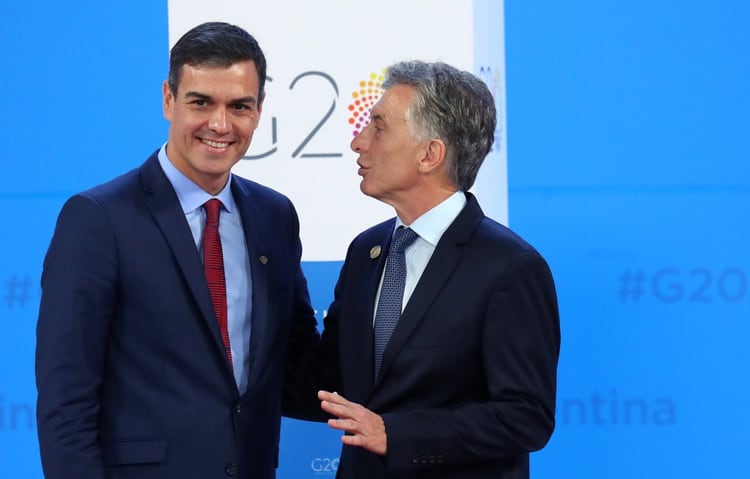 Spain s Prime Minister Pedro Sanchez is welcomed by Argentina s President Mauricio Macri as he arrives for the G20 leaders summit in Buenos Aires, Argentina November 30, 2018. REUTERS/Marcos Brindicci