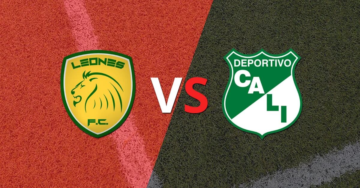 The second half starts scoreless between Leones FC and Deportivo Cali