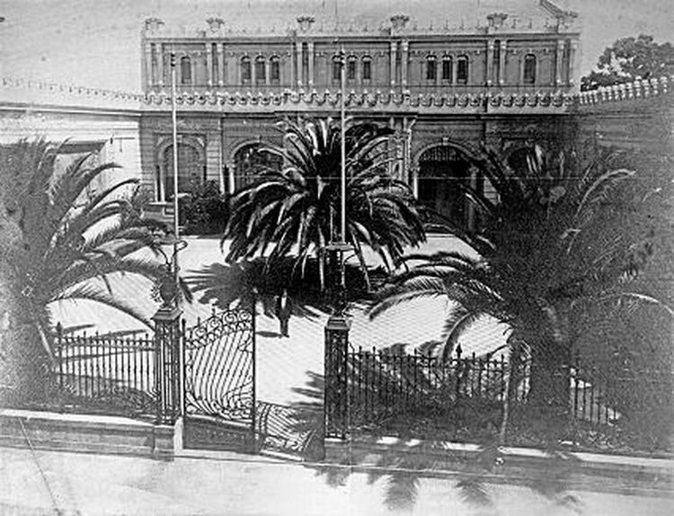 En 1902 el presidente Julio A. Roca ordenó demoler el edificio y construir 