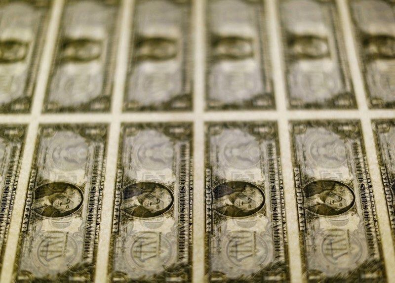 Bloomberg anuncia el valor del tipo de cambio en las mañana. | Reuters/Gary Cameron