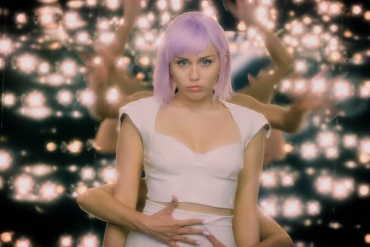 La actriz y cantante Miley Cyrus protagoniza uno de los capítulos de la quinta temporada de “Black Mirror” (Foto: Netflix)