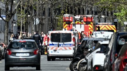 Police and first aid firefighters are pictured outside the Henry Dunant private hospital where one person was shot dead and one injured in a shooting in front of the institution owned by the Red Cross in Paris' upmarket 16th district on April 12, 2021. (Photo by Anne-Christine POUJOULAT / AFP)