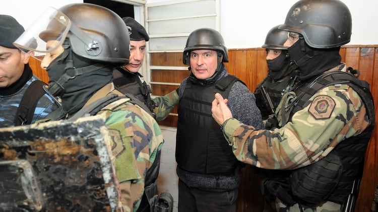 José López, en uno de los traslados a Tribunales