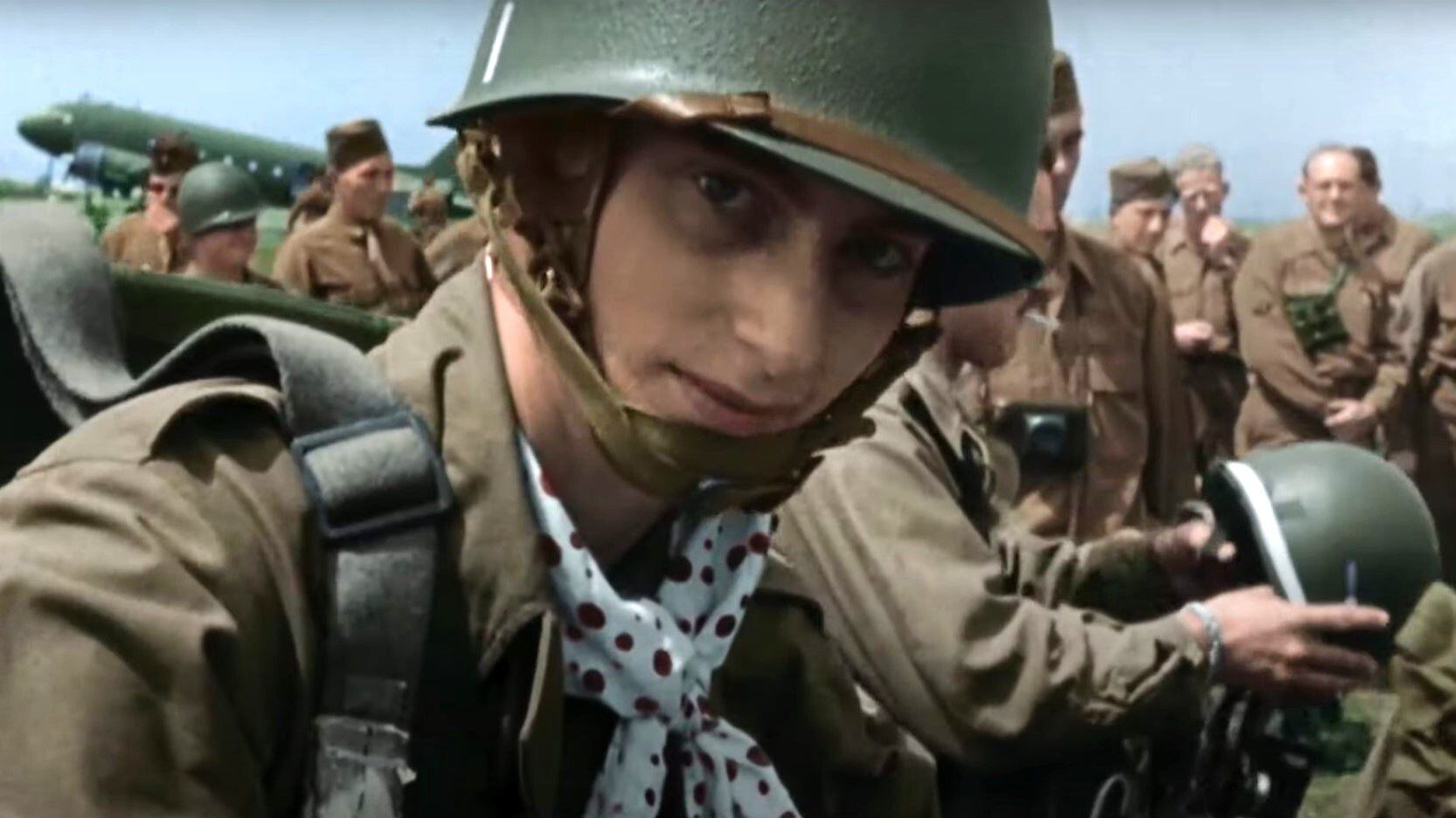 El documental revela material inédito de la Segunda Guerra Mundial, ofreciendo una visión auténtica y conmovedora de la historia. (Créditos: Netflix)
