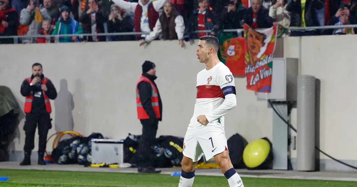 Dois gols e zombaria do árbitro após advertência: o jogo de Cristiano Ronaldo no 6 a 0 de Portugal a Luxemburgo