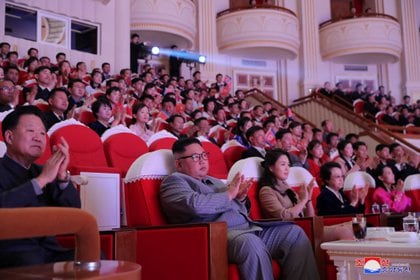 En el teatro, la última aparición pública de la esposa del dictador