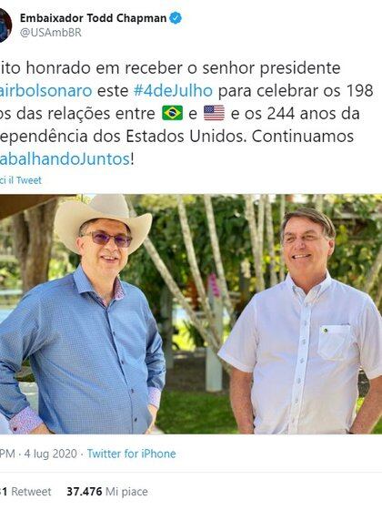 El embajador estadounidense en Brasil, Todd Chapman, junto a Bolsonaro el 4 de julio (Foto: Twitter Embaixador Todd Chapman/@USAmbBR)