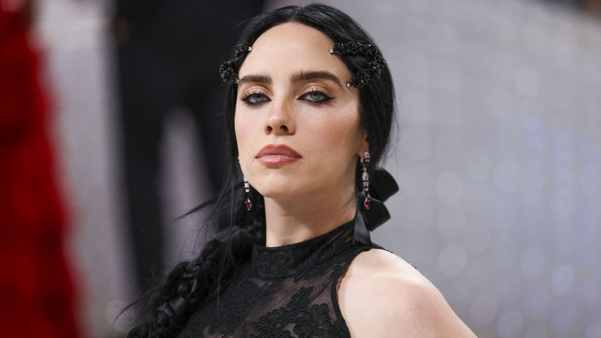 Billie Eilish también compartió una captura de uno del nuevo tema "Another Late Night" de Drake, en donde rapea sobre ella (REUTERS/Andrew Kelly)