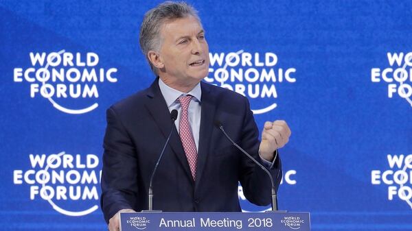 “¿Pero alguien me puede explicar qué pasa este año que todos me hablan maravillas del peronismo. Me quieren enloquecer?” le dijo Macri a una multitud que colmó Davos para escuchar al último de los liberales.