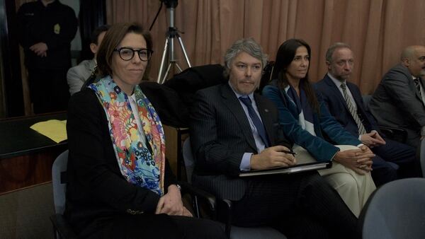 La titular de la OA, Laura Alonso, y Mariano Federici, presidente de la UIF