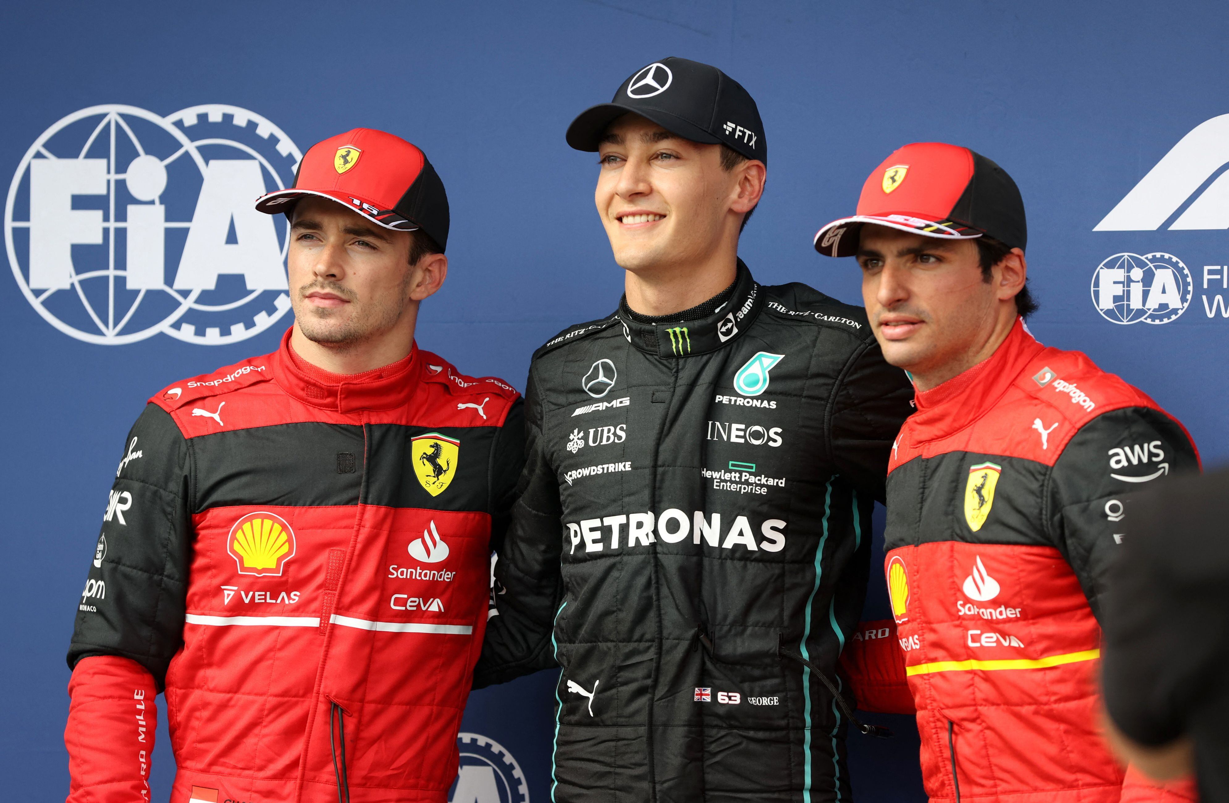George Russel, Carlos Sainz y Charles Leclerc saldrán desde las primera posiciones en el Gran Premio de Hungría 2022. Foto: REUTERS/Bernadett Szabo