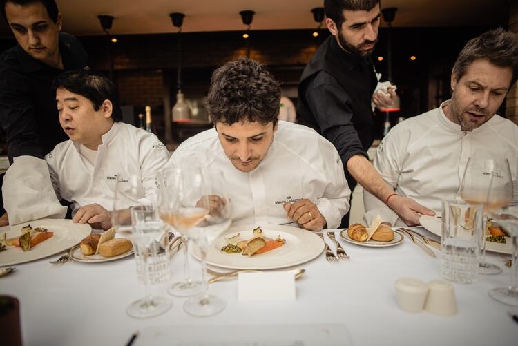 Mauro Colagreco, el cocinero oriundo de la ciudad de La Plata, se convirtió en el primer chef no francés en recolectar tres estrellas Michelin 