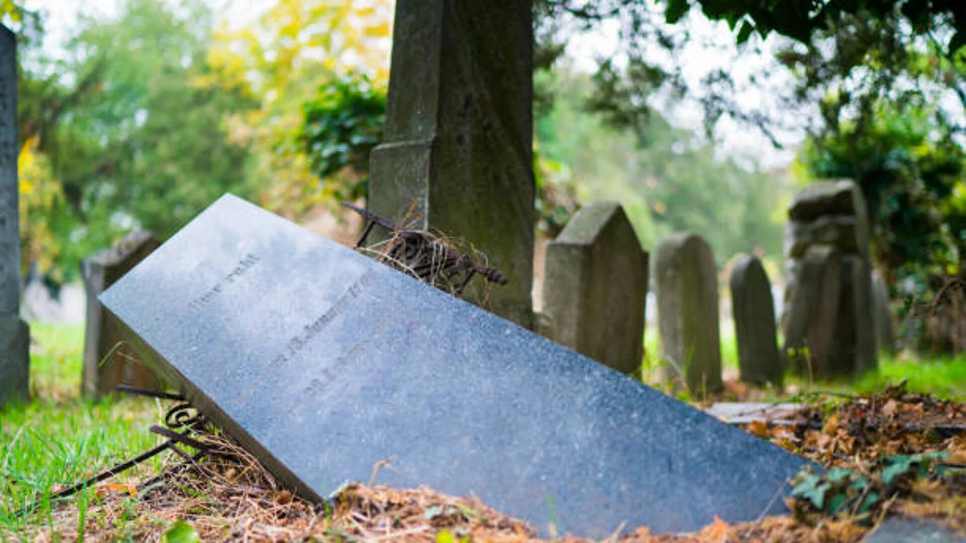 Descubren elementos usados para brujería en un cementerio del Tolima: “Es macabro lo que encontramos”