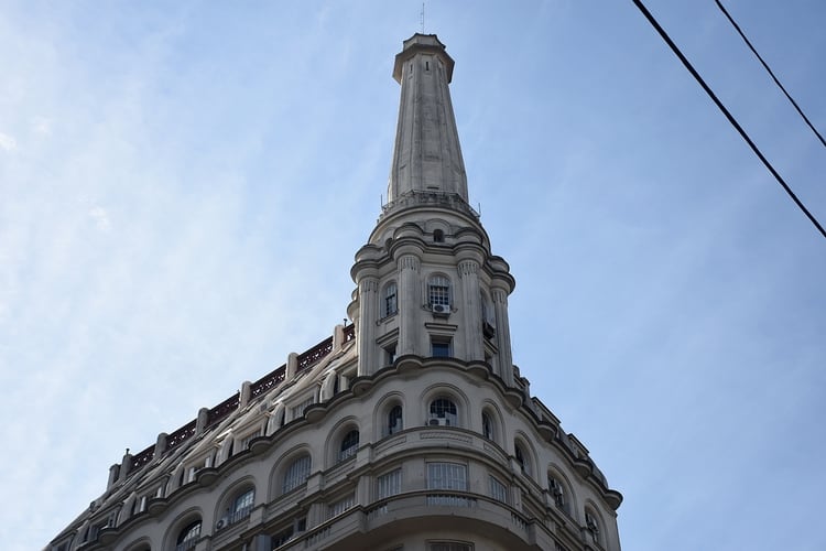 El edificio Roccatagliatta es una creación de Mario Palanti, el mentor del Palacio Barolo