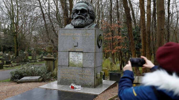 Resultado de imagen para tumba Karl Marx,