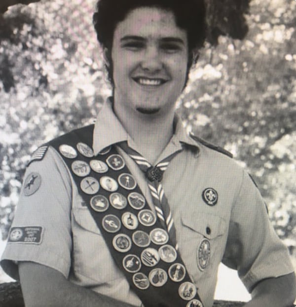 Orfanos en 2009, a los 18 años, cuando era miembro distinguido de los Boy Scouts con rango de Eagle Scout