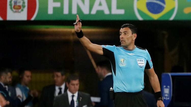 Roberto Tobar fue el árbitro de la final de la Copa América de Brasil 2019 (REUTERS/Ricardo Moraes)