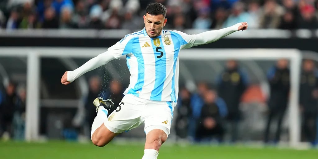 Por qué Leandro Paredes cedió su lugar a último momento en la formación de la selección argentina ante Costa Rica