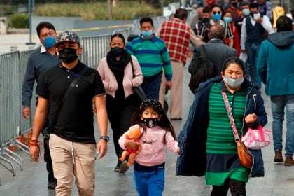 En la última jornada rompió otro récord diario de 13,345 nuevos casos y 1,165 muertes. (Foto: EFE)