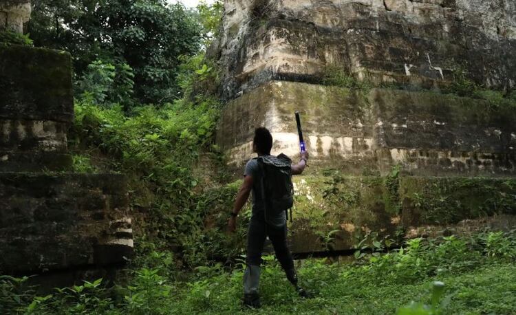 El equipo de investigadores también encontró una serie de edificios y pirámides dañadas y quemadas en una colina en la ciudad de Witzna (Natgeo)