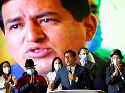 El ex candidato a la presidencia Andrés Arauz habla durante una rueda de prensa en Quito el 11 de abril de 2021 (REUTERS/Santiago Arcos)