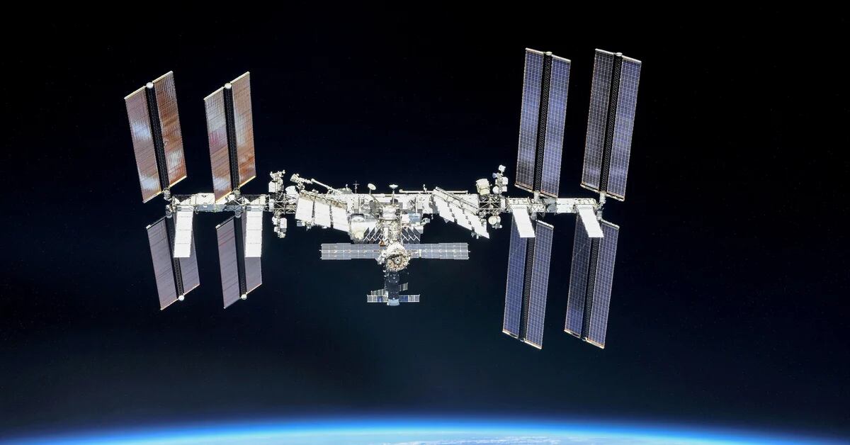 مباشر اثنان من رواد الفضاء الروس والأمريكيين يعودون إلى الأرض من محطة الفضاء الدولية Infobae 