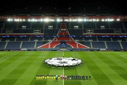 El Paris Saint Germain busca opciones para jugar la UEFA Champions League fuera de Francia (REUTERS)