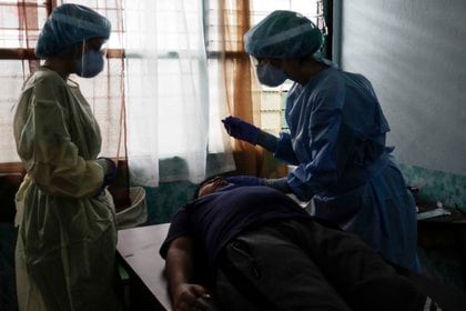 El nuevo estudio arrojó resultados similares a otro realizado en Wuhan, la ciudad de China donde comenzó el brote del coronavirus (EFE/ Jeffrey Arguedas) 