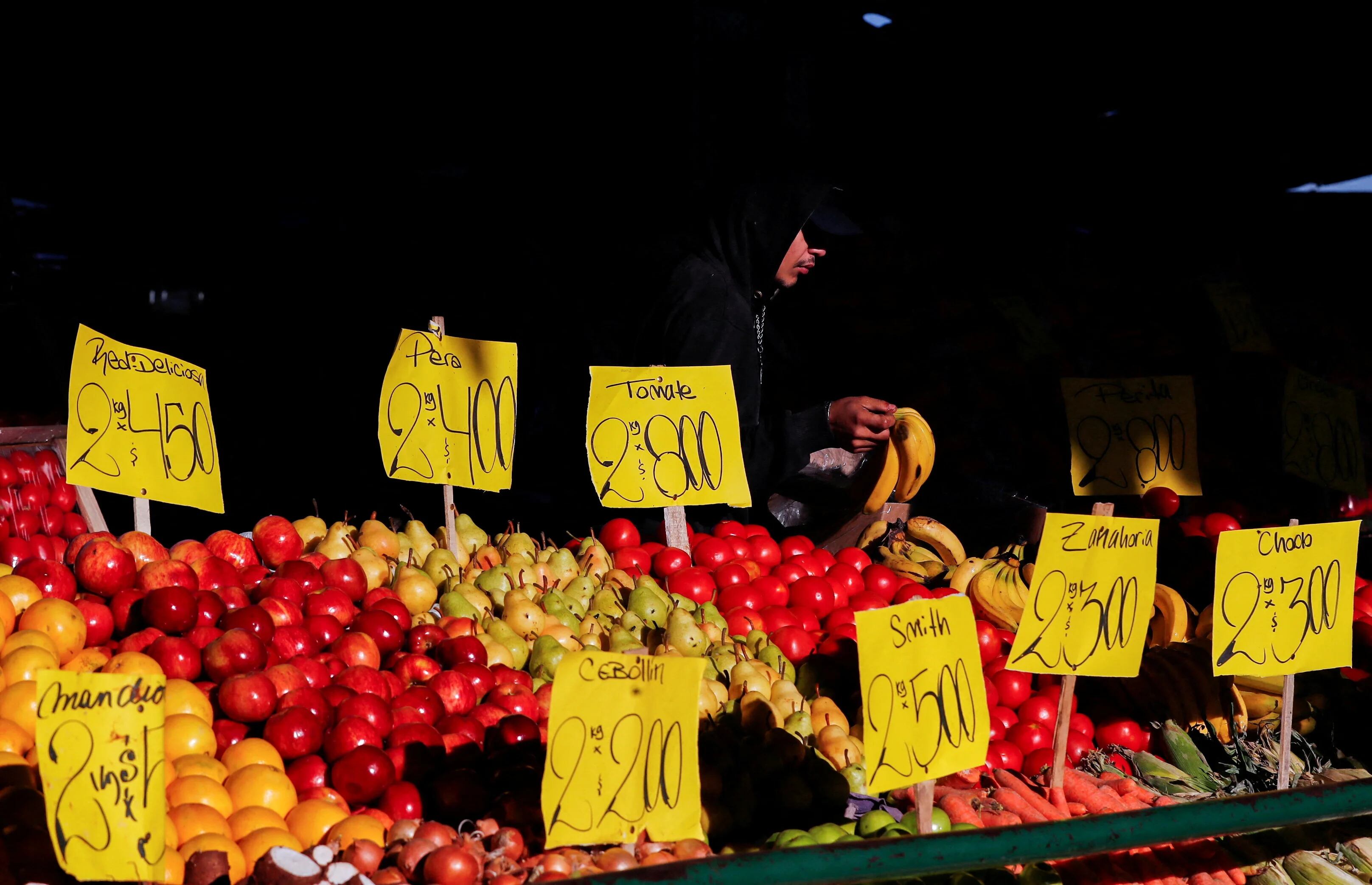 Tras la devaluación y en apenas unas horas, las frutas y verduras subieron hasta 47% en el Mercado Central de Buenos Aires