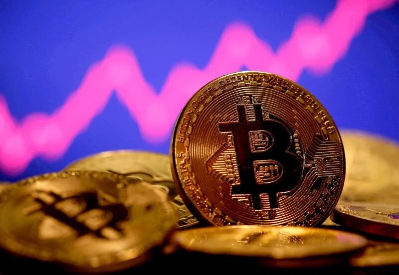 Por qué el Bitcoin se desploma 8% y llega a un precio mínimo en tres meses