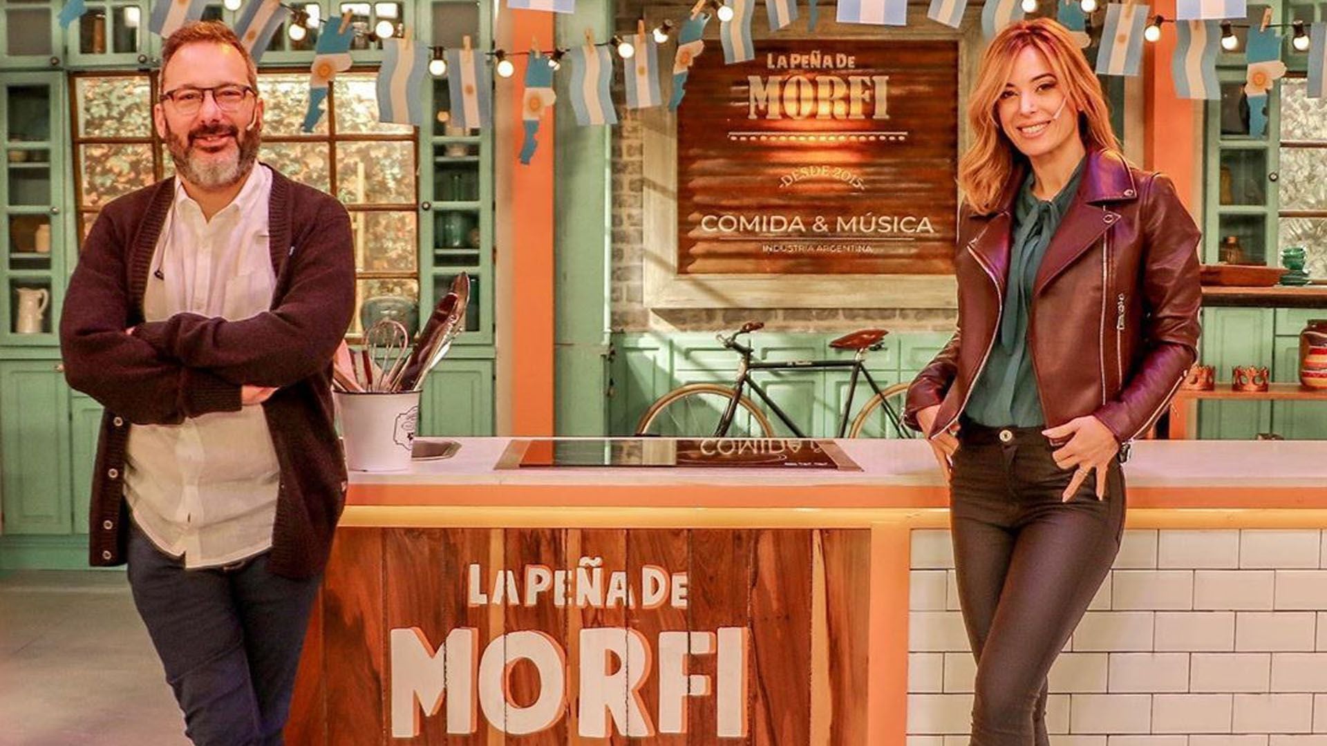 Gerardo Rozín junto a Jésica Cirio cuando conducía La Peña de Morfi