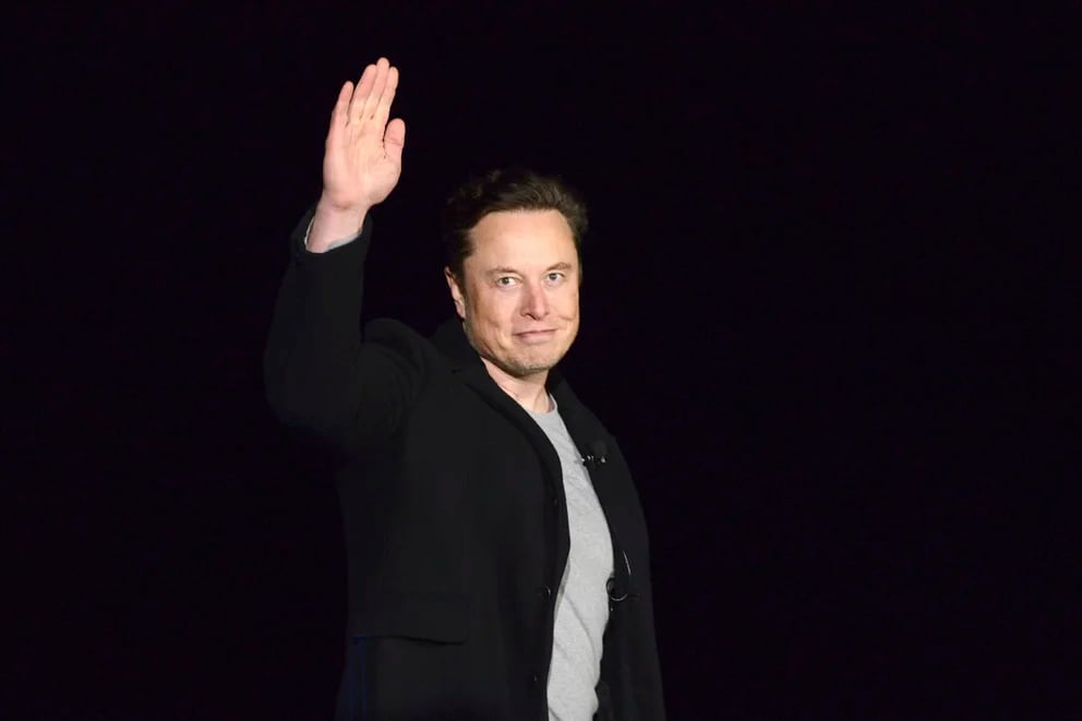 Elon Musk launched a binding survey on whether he should continue to run Twitter