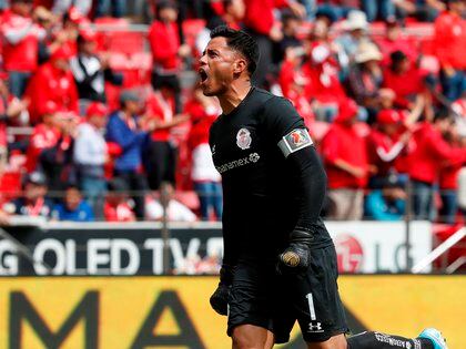 Con su salida del Toluca, cada vez suena más fuerte su llegada a los Pumas (Foto: Jorge Nuñez/ EFE)
