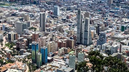 La Secretaría de Ambiente de Bogotá levantó alerta por la mala calidad del aire que afectaba la capital - crédito Levi Ari Pronk / Unsplash