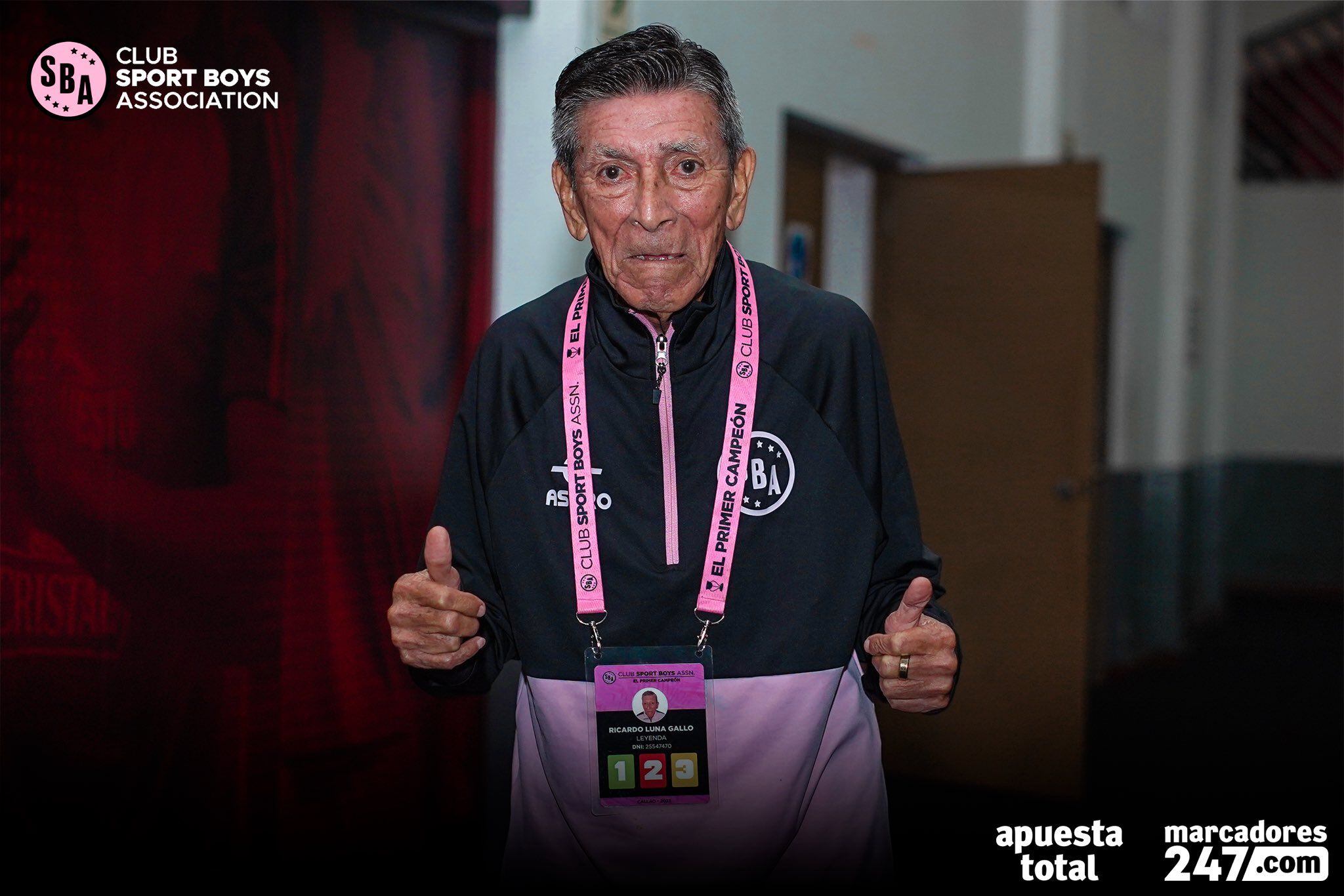 Ricardo 'Agüita' Luna también acompaña a los rosados en el Estadio Nacional.
