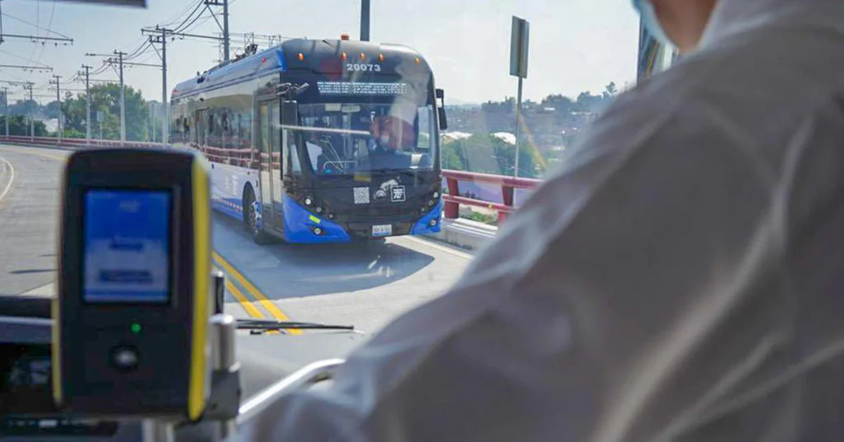 What it takes to be a trolleybus operator and earn up to 7,000 pesos per month