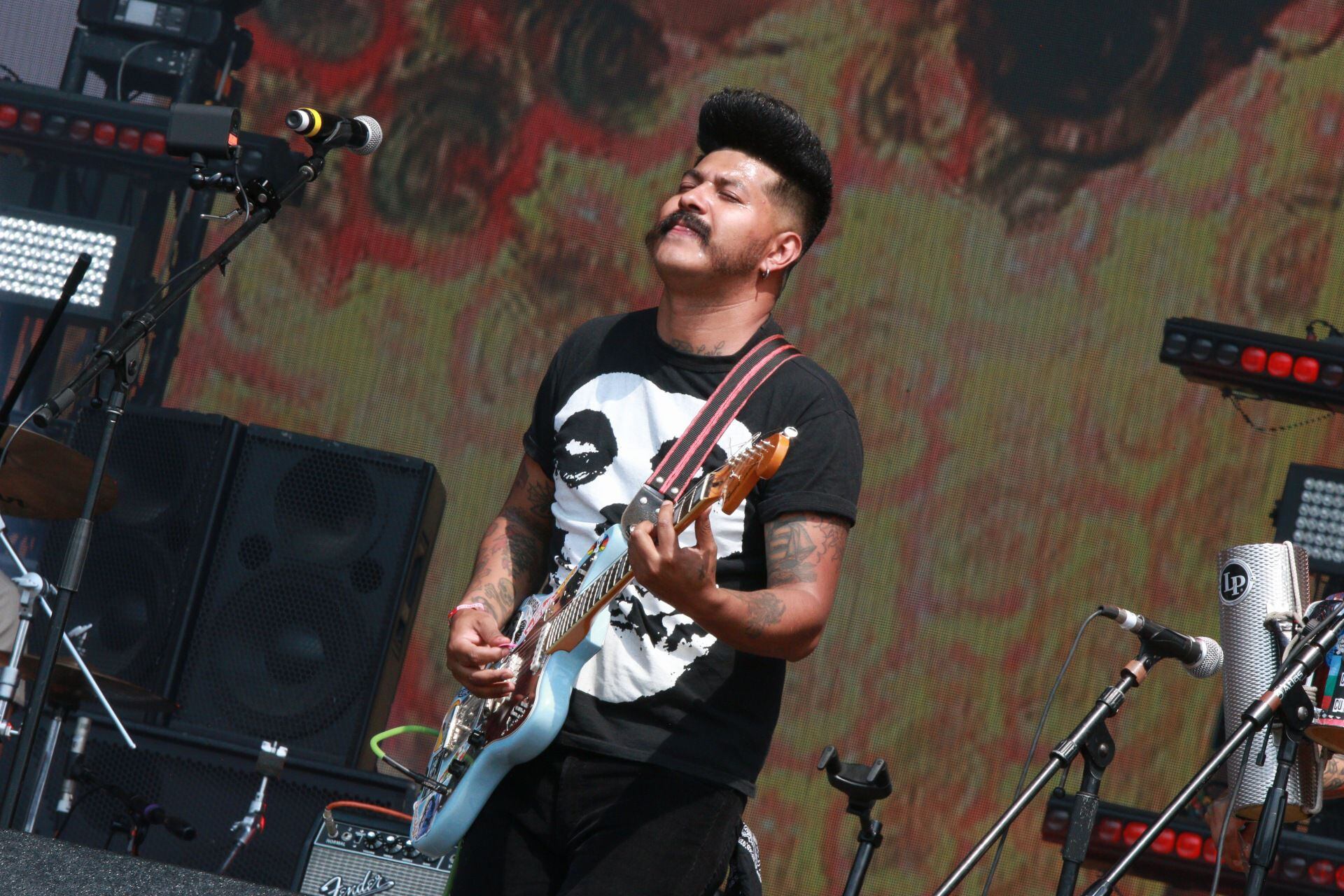 Son Rompe Pera lives Latino