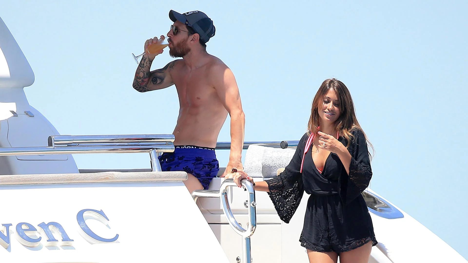 Messi y Antonella en el yate en Ibiza en 2016 (Grosby Group)