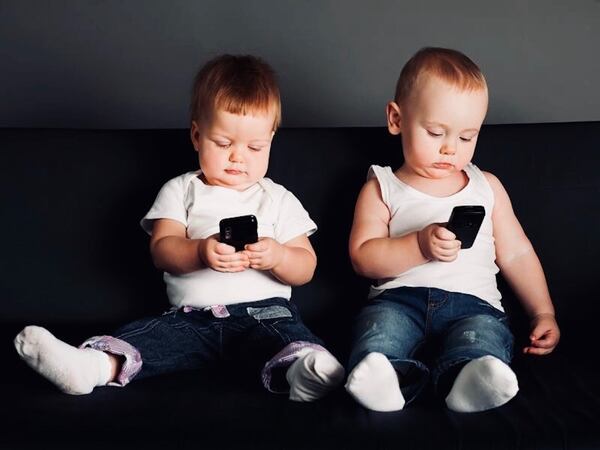 Que la tecnología desembarque en la vida cotidiana de los chicos en el momento adecuado. Los especialistas desaconsejan su uso en menores de 2 años.