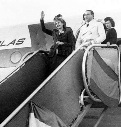 Eva Perón llega a España. Fue objeto de múltiples agasajos de parte de Francisco Franco y de su esposa (Wikipedia)